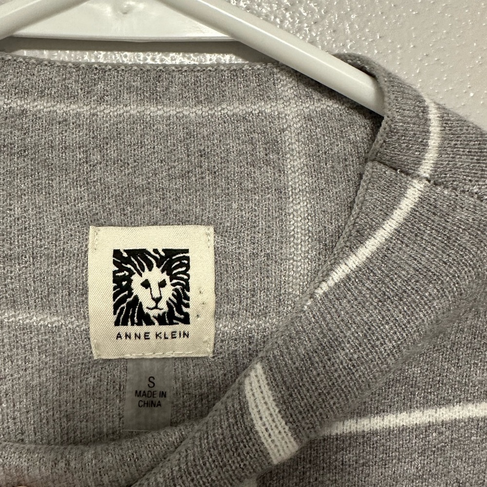 Anne Klein Sweater - Picture 2 of 2